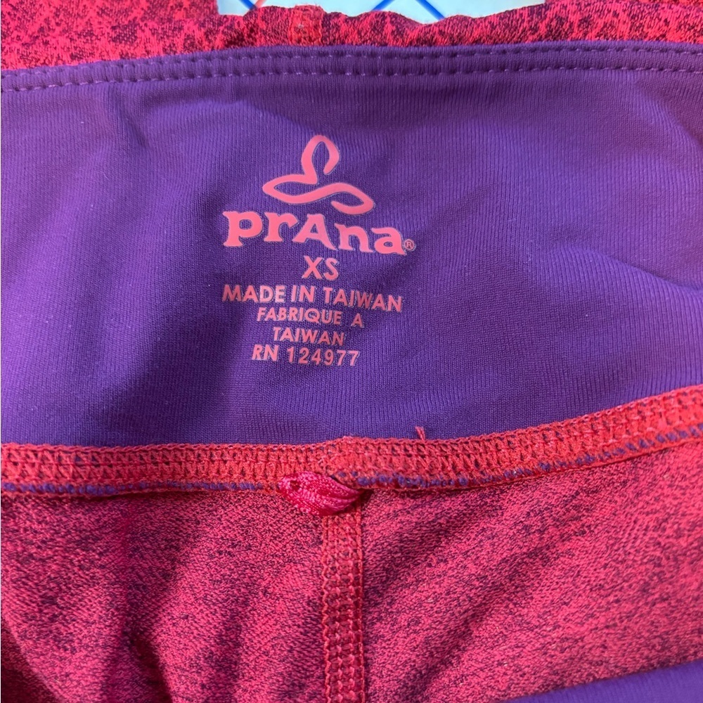Prana Misty Knicker Capri Leggings – Fuchsia Red Geometric Print – Sz XS - Picture 9 of 11